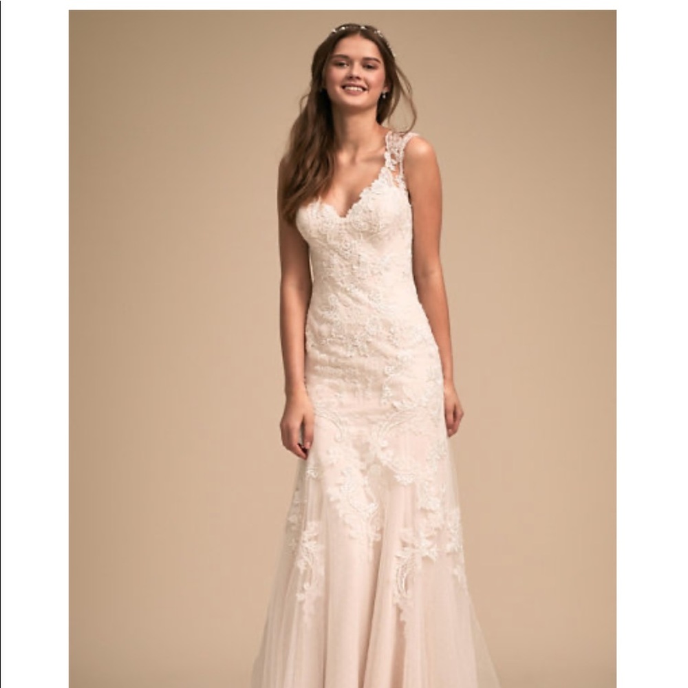 NWT Lure of Lace Gown